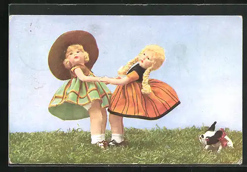 AK Zwei tanzende Mutzipuppen und Hund