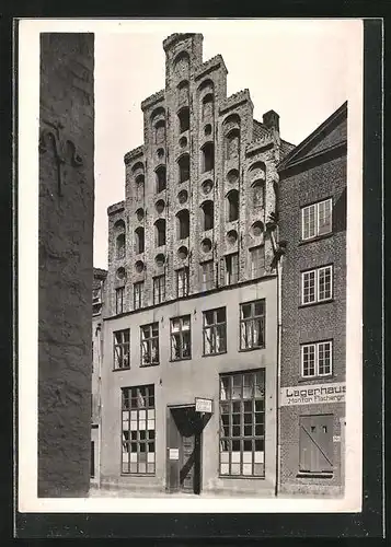 Foto-AK Deutscher Kunstverlag, Nr. W8: Lübeck, Gotischer Giebel in der Strasse Fischergrube 88