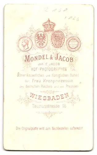 Fotografie Mondel & Jacob, Wiesbaden, Taunusstrasse 16, Einjährig-Freiwilliger mit Zwicker, Inf. Rgt. 168