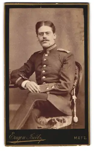 Fotografie Eugen Jacobi, Metz, Chaussée Plappeville, Uffz. mit Zwicker und Bajonett, Inf. Rgt. 117