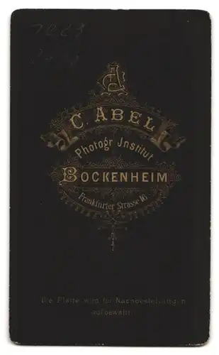 Fotografie C. Abel, Bockenheim, Frankfurter Strasse 16, Einjährig-Freiwilliger mit Zwicker, Inf. Rgt. 23