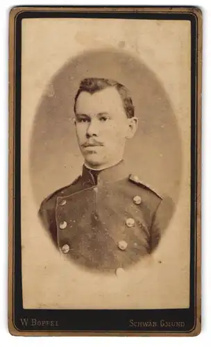 Fotografie W. Boppel, Schwäb. Gmünd, Soldat in Uniform in einem Landwehr-Regiment