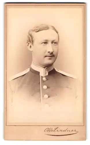 Fotografie Otto Lindner, Berlin, Ritterstr. 96, Portrait Uffz. Zahlmeister in Uniform