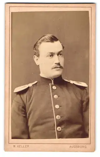 Fotografie M. Keller, Augsburg, Zeuggasse 226b, Portrait Offizier in Uniform mit Epauletten 1879