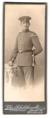 Fotografie Chr. Schildknecht, Fürth i. B., Weinstr. 13, Uffz. Musiker in Uniform mit Schwalbennest