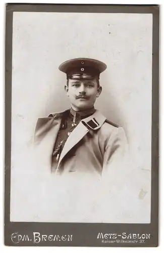 Fotografie Edm. Bremen, Metz-Sablon, Kaiser-Wilhelmstr. 37, Uffz. in Uniform, Feld-Art.-Rgt. 70