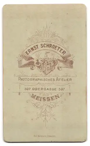 Fotografie E. Schroeter, Meissen, Obergasse 597, Portrait Mädchen im edlen Kleid mit Rüschen