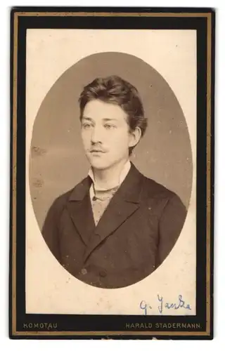 Fotografie Harald Stadermann, Komotau, Rossmarkt 428, Portrait eleganter junger Herr mit Oberlippenbart