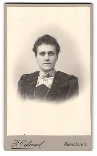 Fotografie R. Ochernal, Marienberg i. S., Portrait Dame in modischer Bluse