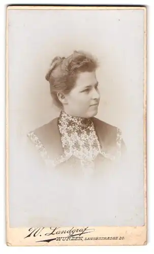 Fotografie W. Landgraf, Wurzen, Langestr. 20, Portrait junge Frau mit Haardutt im Halbprofil