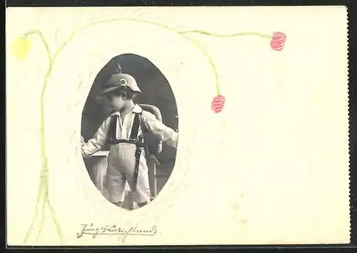 Foto-Collage-AK Kleiner Soldat mit Pickelhaube und Bajonett am Koppel, Papierkunst