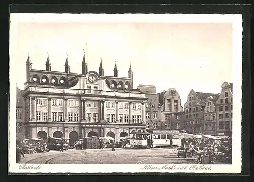 AK Rostock, Neuer Markt mit Rathaus und Strassenbahn