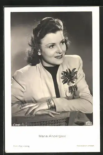 AK Schauspielerin Maria Andergast mit lächelndem Gesicht