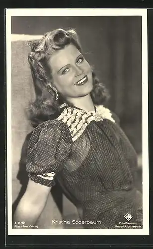 AK Schauspielerin Kristina Söderbaum im Rüschenkleid