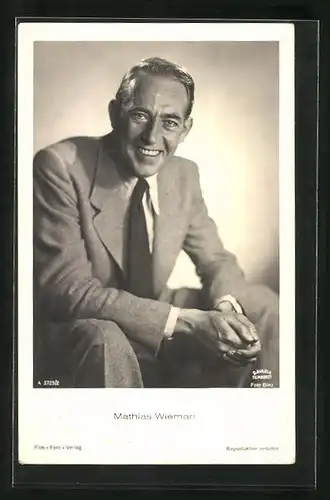 AK Schauspieler Mathias Wieman im Anzug mit Krawatte