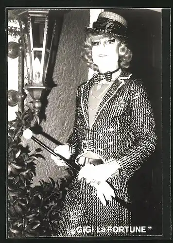 AK Travestie-Künstler Gigi LaFortune im Bühnendress