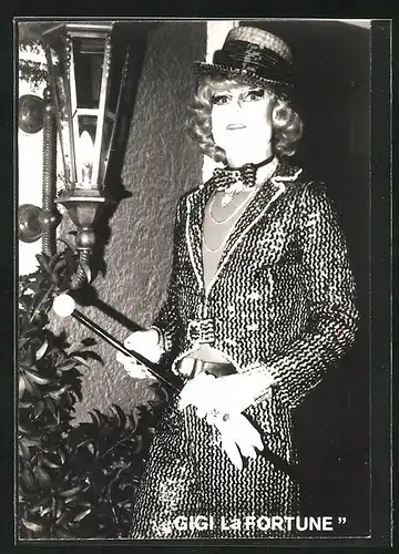 AK Travestie-Künstler Gigi LaFortune im Bühnenkostüm