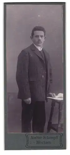 Fotografie Atelier Schimpff, Möckern, Portrait eleganter Herr im Anzug