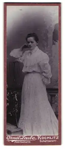 Fotografie Ernst Leube, Rochlitz, Schützenstr., Portrait junge Frau im sommerlichen Kleid mit Spitze