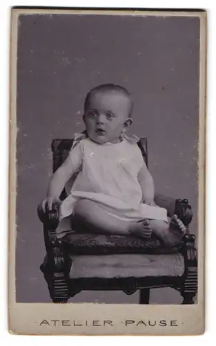 Fotografie Atelier Pause, Chemnitz, Poststrasse 11, Portrait niedliches Baby im Hemdchen