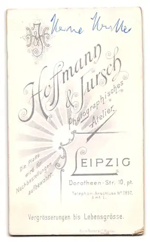 Fotografie Hoffmann & Jursch, Leipzig, Dorotheenstrasse 10, Portrait junge Dame in Rüschenbluse