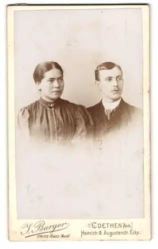 Fotografie J. Burger, Coethen / Anh., Heinrich- & Augustenstr., Portrait elegantes bürgerliches Paar