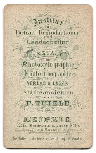 Fotografie F. Thiele, Leipzig, Sternwartenstrasse 15, Portrait junge Frau mit Kragenschleife