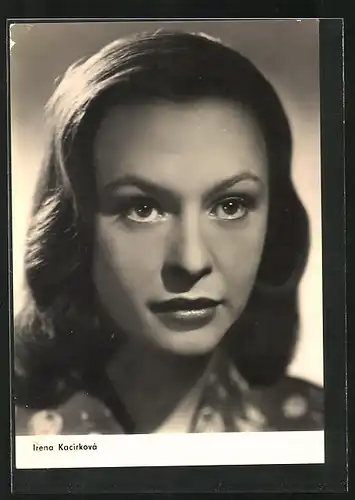 AK Schauspielerin Irena Kacirková mit vollen Lippen