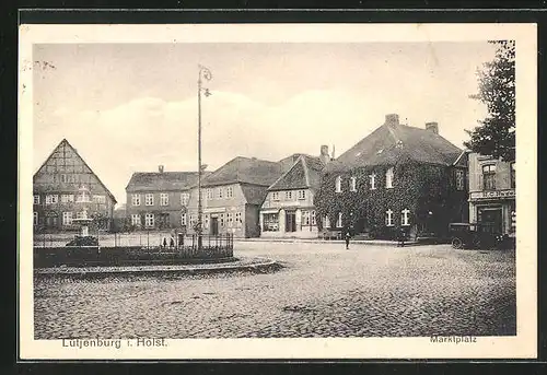 AK Lütjenburg i. Holstein, Marktplatz mit Gebäuden
