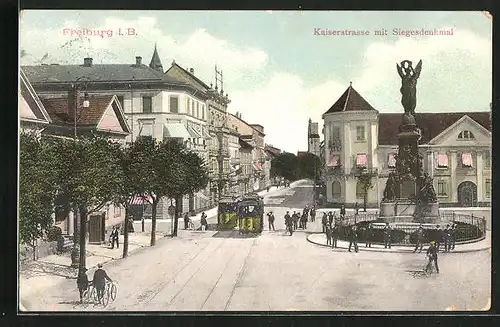 AK Freiburg i. B., Kaiserstrasse mit Siegesdenkmal, Strassenbahn