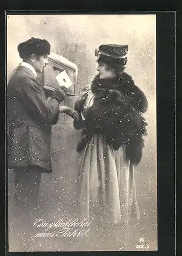 AK Ein Paar am Briefkasten