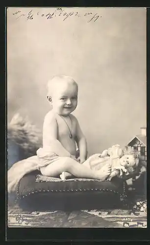 AK Halbnacktes Kleinkind mit Puppe