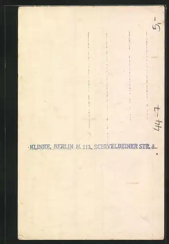 Foto-AK Kleines Mädchen im Wintermantel mit Puppe