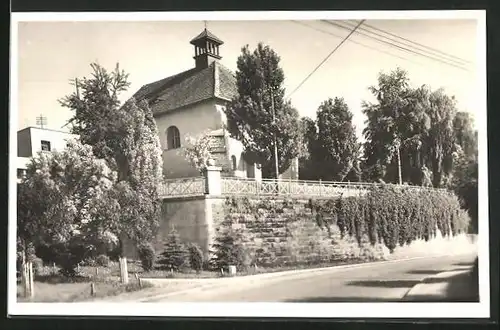 AK Adler Kosteletz / Kostelec nad Orlici, Strassenpartie mit Kirche