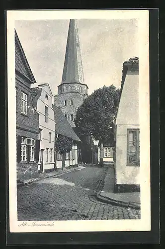 AK Alt-Travemünde, Strassenpartie, Blick zur Kirche