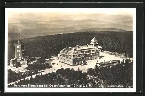 AK Oberwiesenthal, Gasthaus Berghaus Fichtelberg, orig. Fliegeraufnahme