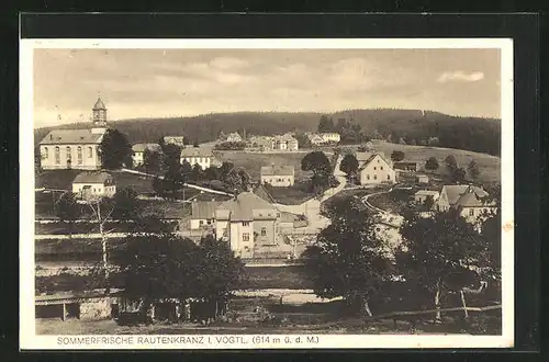 AK Rautenkranz / Vogtland, Teilansicht mit Kirche