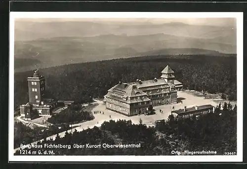 AK Oberwiesenthal, Gasthaus Berghaus Fichtelberg, orig. Fliegeraufnahme