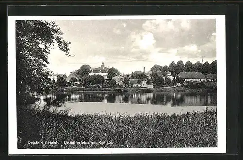 AK Reinfeld / Holstein, Neuhöferteich mit Rathaus