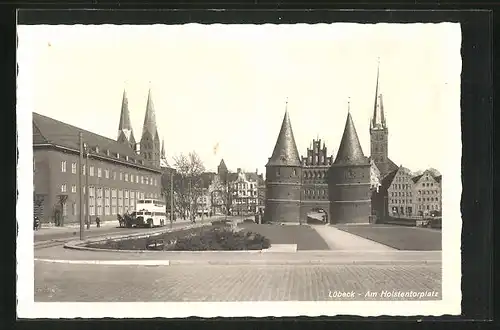 AK Lübeck, am Holstentorplatz