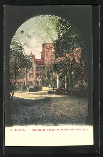 AK Heidelberg, Schlosshof, Blick durch den Torbogen