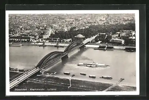 AK Düsseldorf, Fliegeraufnahme mit der Brücke über den Rhein und dem Blick auf die Stadt