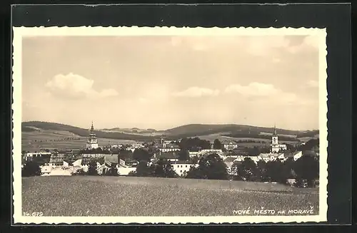 AK Nove Mesto na Morave, Ortsansicht mit den Kirchen von den Feldern aus