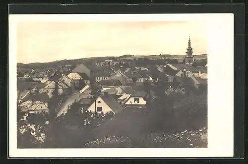 AK Nove Mesto na Morave, Totale der Stadt, Blick zum Kirchturm