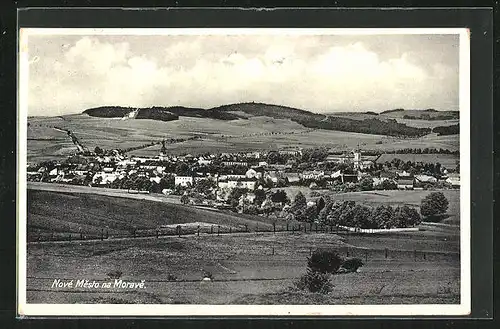 AK Nove Mesto na Morave, Ortstotale, Blick auf die zwei Kirchen