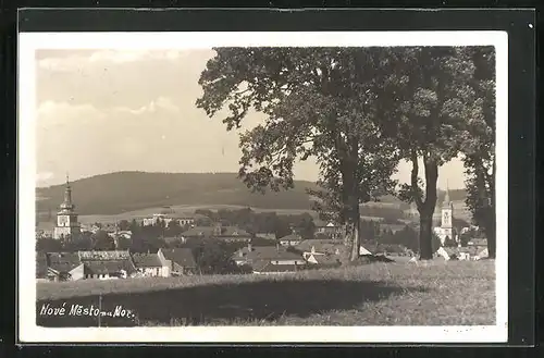 AK Nove Mesto na Morave, auf den Wiesen oberhalb der Ortschaft