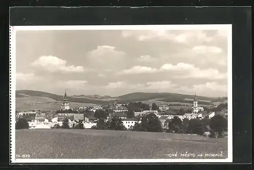 AK Nove Mesto na Morave, Generalansicht mit den beiden Kirchen von den Feldern aus