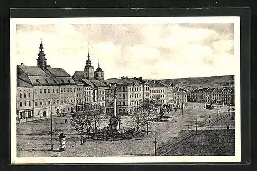 AK Iglau, Masarykplatz mit Gedenksäule vor dem Rathaus