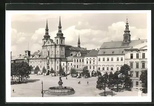 AK Iglau, der Marktplatz mit dem Brunnen und dem Rathaus