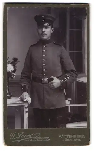 Fotografie G. Sauer, Wittenberg, Jüdenstrasse 10, Soldat des Inf. Rgt. 92 mit Bajonett und Portepee